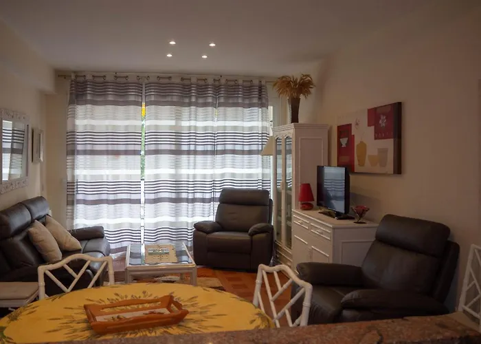 Embajador 1 Per 4 Persones A Primera Linia De Mar